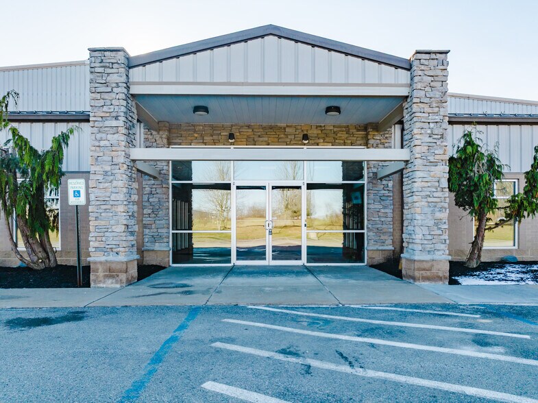 More Photos Of 220 S Noah Dr, Saxonburg Distribution For Lease