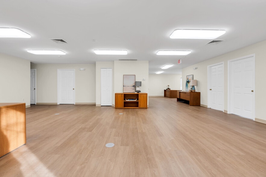 More Photos Of 1 Bethany Rd, Hazlet Office For Lease