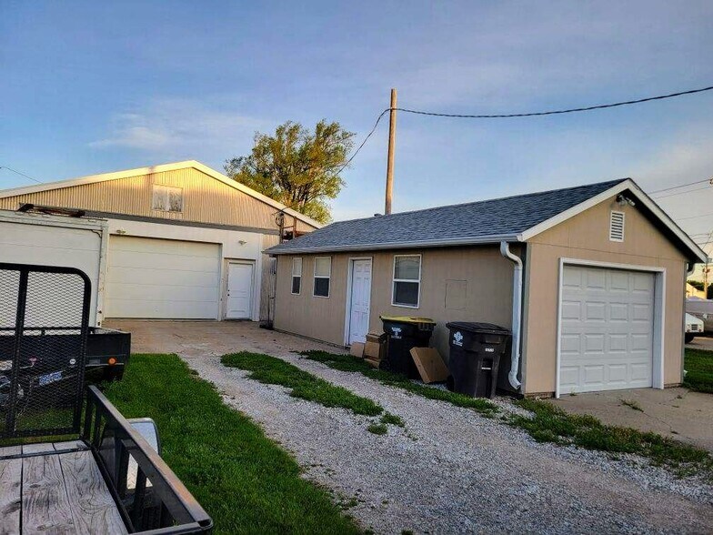 More Photos Of 10830-10840 N 142nd St, Waverly Warehouse For Sale