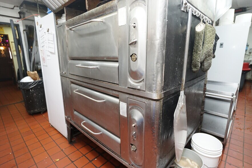 More Photos Of 32711 Michigan Ave, Wayne Restaurant For Sale