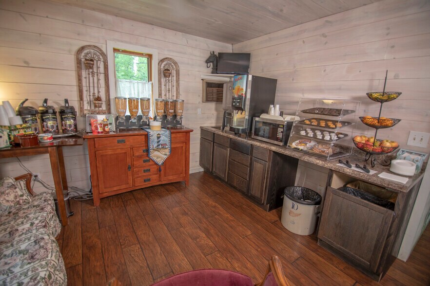 More Photos Of 2544 S Bay Shore Dr, Sister Bay Hotel For Sale