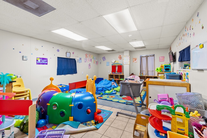 More Photos Of 16737 Sprawling Oaks Dr, Conroe Daycare Center For Sale