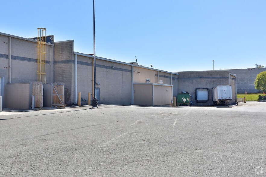 More Photos Of 8809 Jw Clay Blvd, Charlotte General Retail For Lease