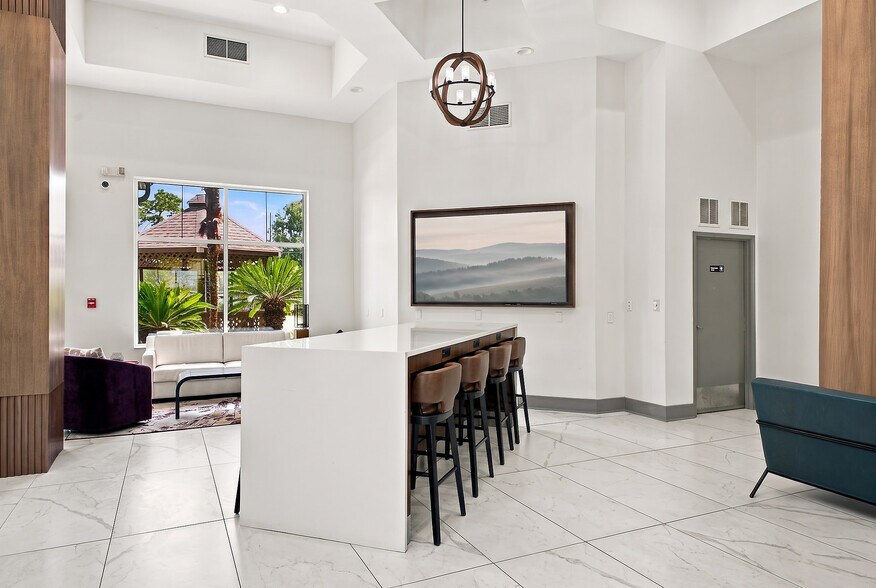 More Photos Of 10 Gateway Dr, Hattiesburg Hotel For Sale