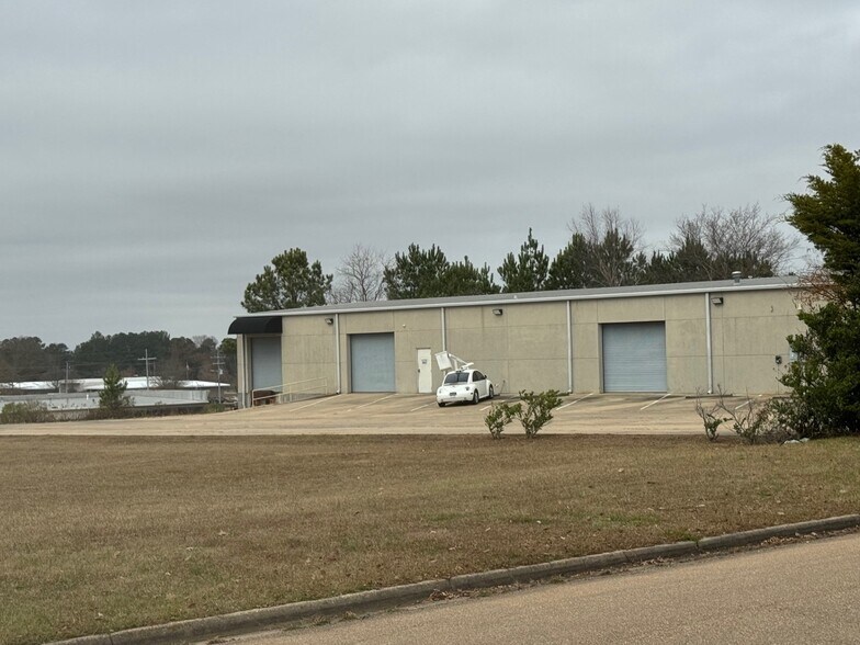 More Photos Of 115 Metroplex Blvd, Jackson Light Distribution For Sale