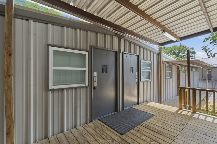 More Photos Of 3401 N Frazier St, Conroe Specialty For Sale