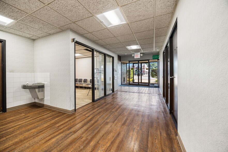 More Photos Of 7000 W 111th St, Worth Medical For Sale