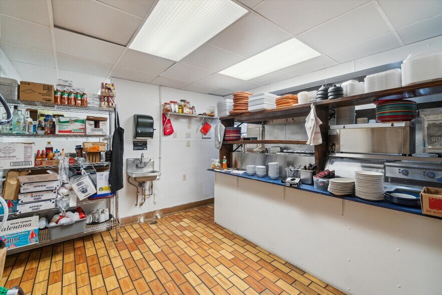 More Photos Of 107 Baker St, Waunakee Storefront Retail Office For Lease