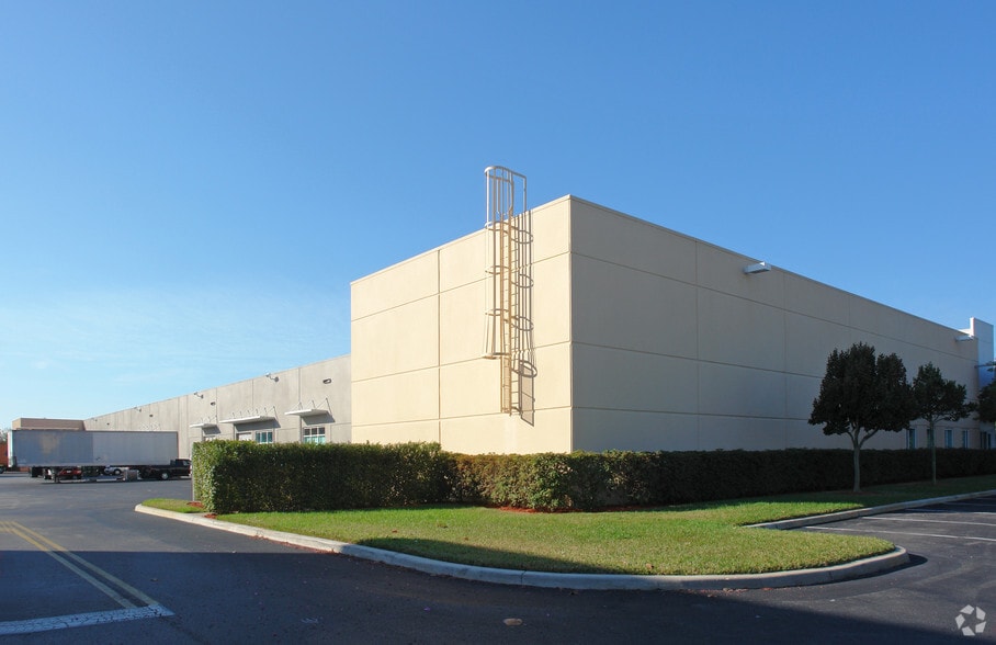 More Photos Of 15951 SW 41st St, Davie Warehouse For Lease