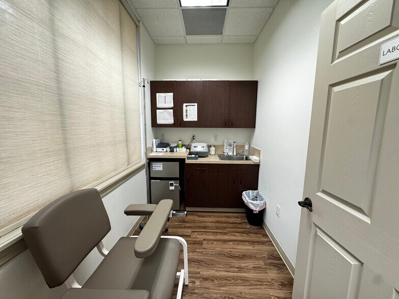 More Photos Of 4691-4695 Old Canoe Creek Rd, Saint Cloud Medical For Lease