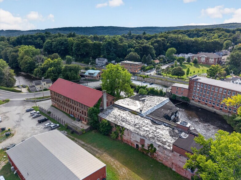 More Photos Of 420 Park St, Housatonic Flex For Sale