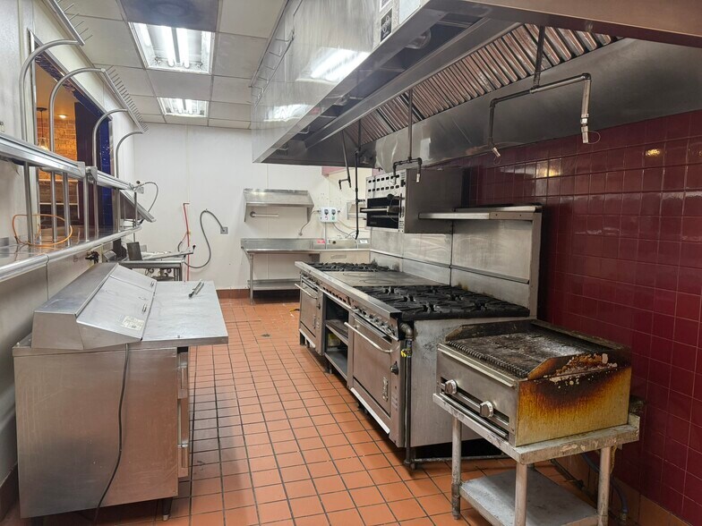 More Photos Of 521 Franklin St, Michigan City Restaurant For Lease