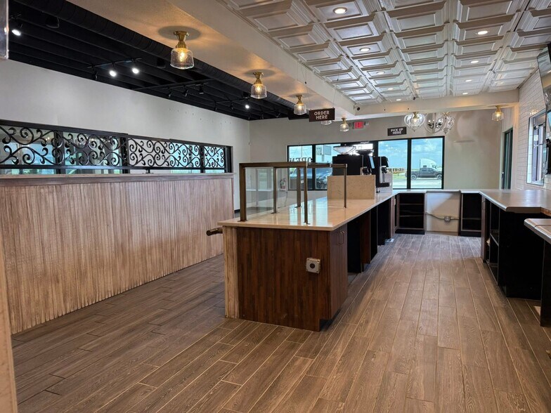 More Photos Of 1259 W I-20 Hwy, Monahans Storefront For Lease