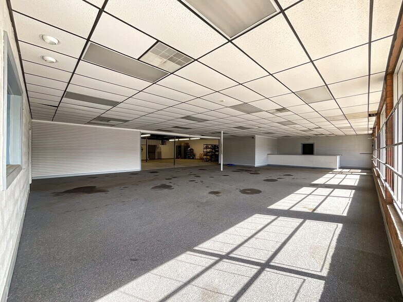 More Photos Of 3608 Roosevelt blvd, Monroe Storefront Retail Office For Sale
