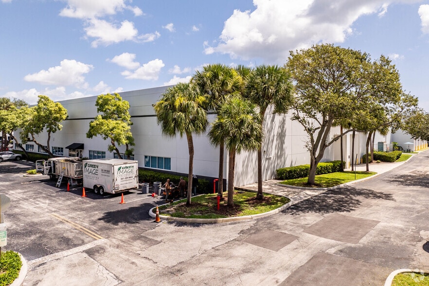 More Photos Of 6400 Park Of Commerce Blvd, Boca Raton Light Distribution For Lease