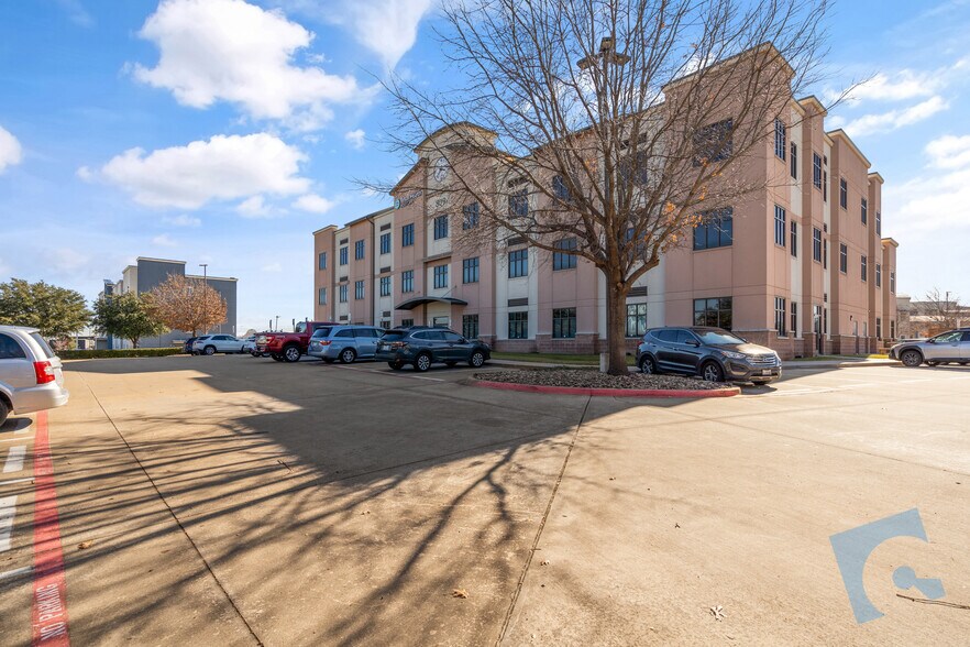 More Photos Of 809 W Harwood Rd, Hurst Medical For Lease