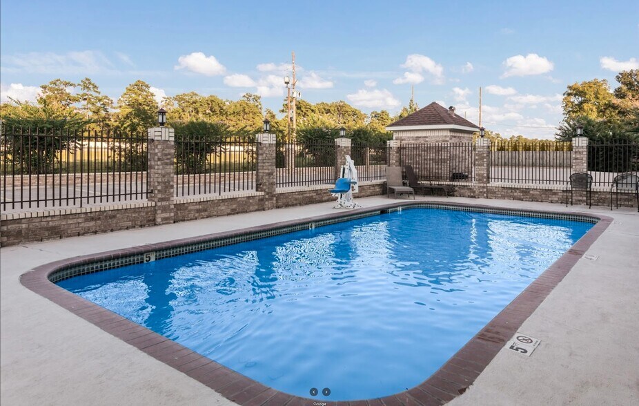 More Photos Of 12323 Interstate 45 N, Willis Hotel For Sale