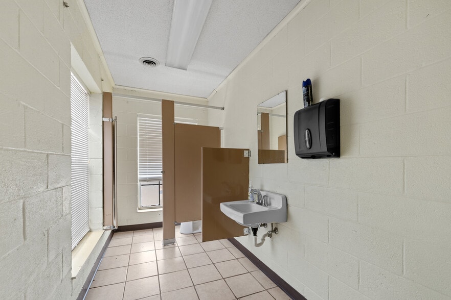 More Photos Of 3411 Covington Pike, Memphis Religious Facility For Sale