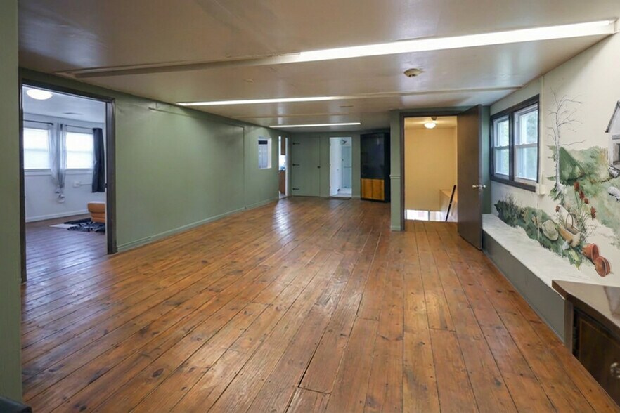 More Photos Of 13 Danbury Rd, Wilton Freestanding For Lease