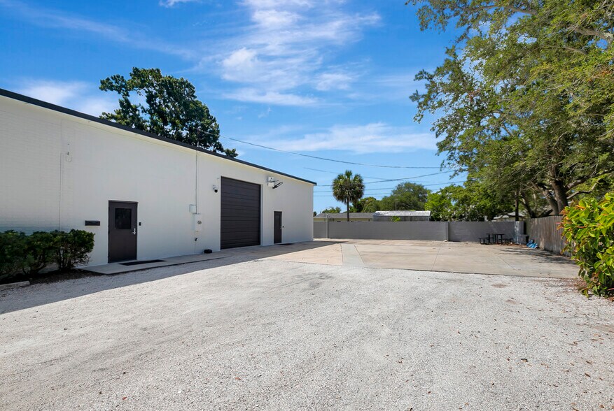 More Photos Of 450 94th Ave N, Saint Petersburg Freestanding For Lease