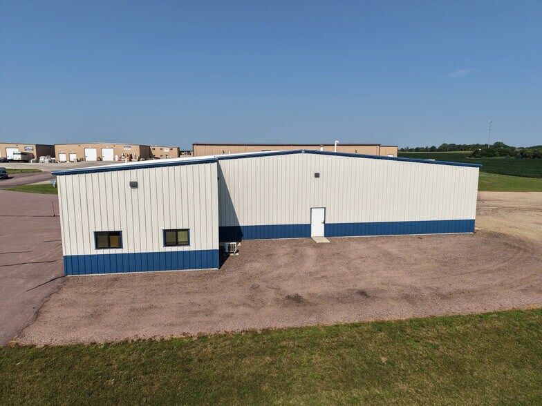 More Photos Of 47174 Haylie St, Sioux Falls Distribution For Sale