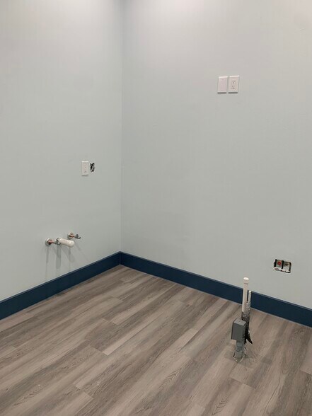 More Photos Of 8815 West Rd, Houston Unknown For Lease