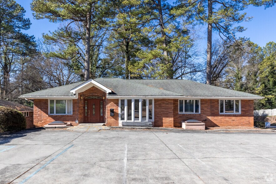 Primary Photo Of 3136 Clairmont Rd NE, Brookhaven Medical For Sale