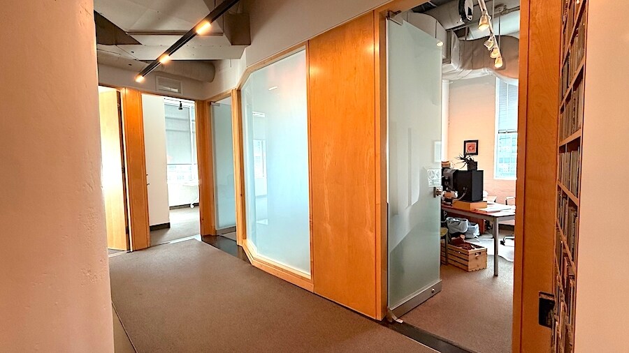 More Photos Of 119 Spadina Ave, Toronto Loft Creative Space For Lease