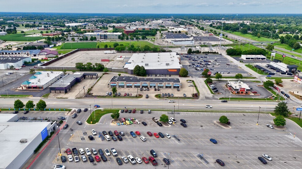 More Photos Of 2979 Lindbergh Blvd, Springfield Storefront Retail Office For Lease