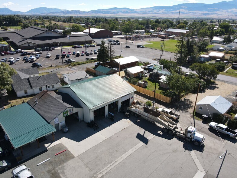 More Photos Of 402 N Pyfer St, Whitehall Office For Sale