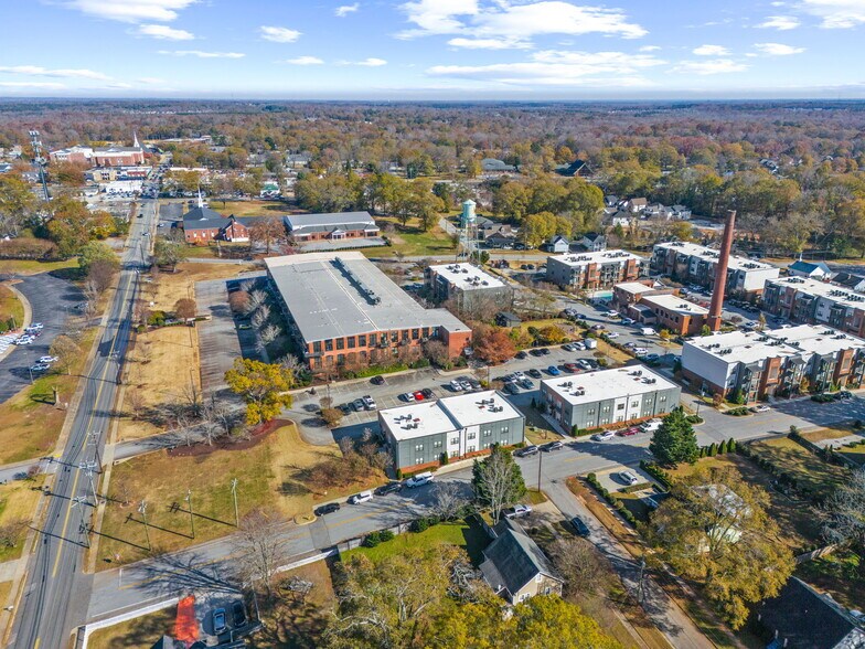 More Photos Of 300 South St, Simpsonville Apartments For Sale