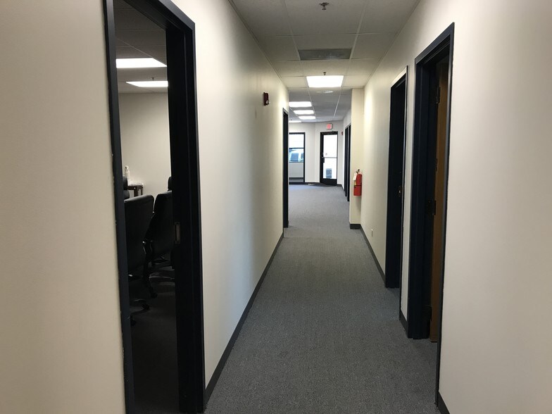 More Photos Of 1303-1359 Barclay Blvd, Buffalo Grove Research And Development For Lease