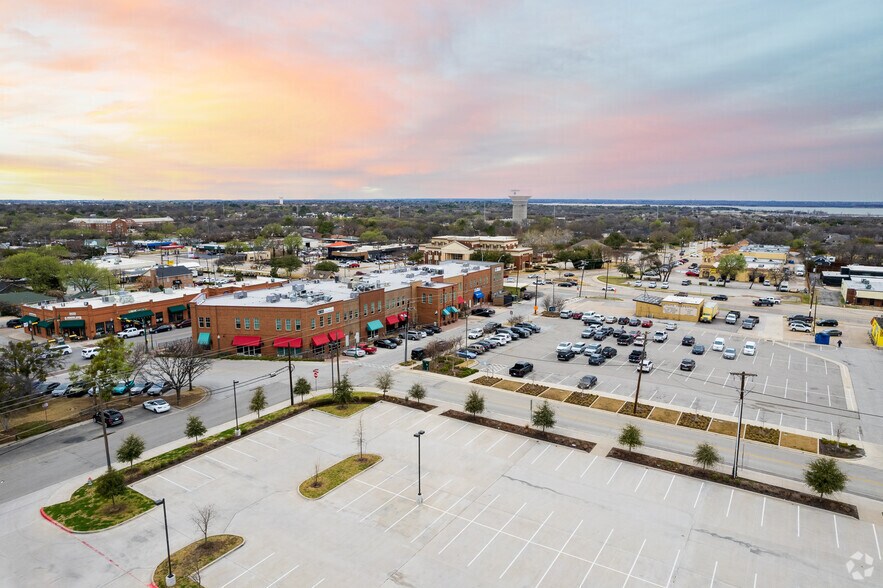 More Photos Of 129 S Main St, Grapevine Storefront Retail Office For Lease