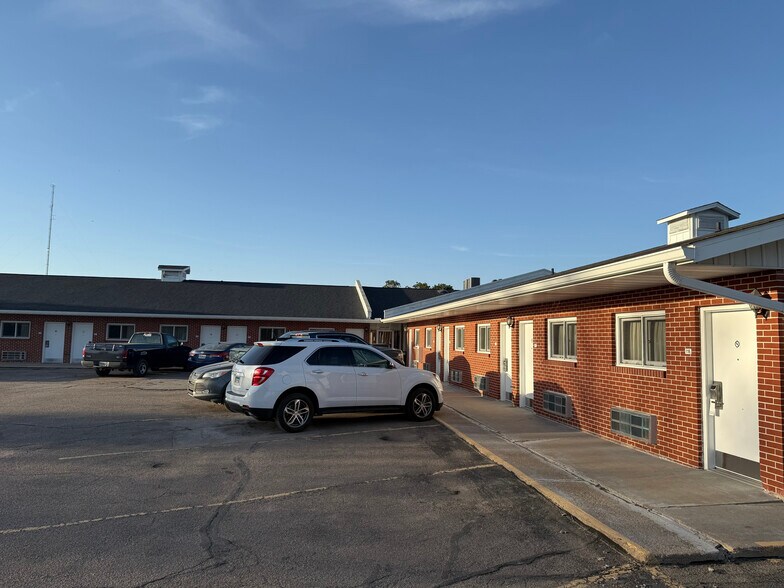 More Photos Of 2426 S Lincoln Ave, York Hotel For Sale