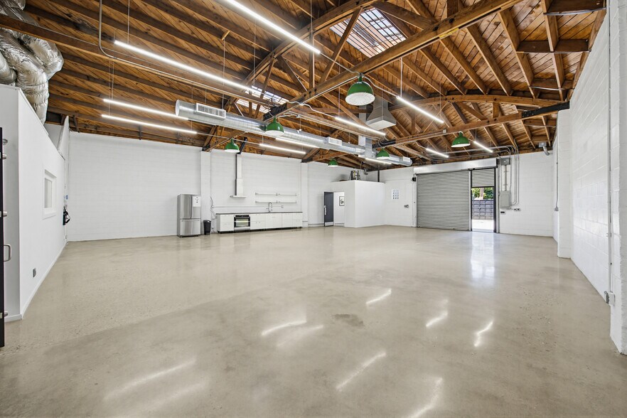 More Photos Of 6819 West Blvd, Inglewood Warehouse For Lease