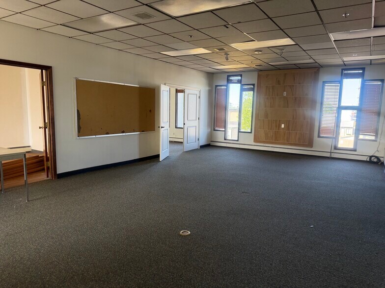 More Photos Of 900 W Fireweed Ln, Anchorage Flex For Sale