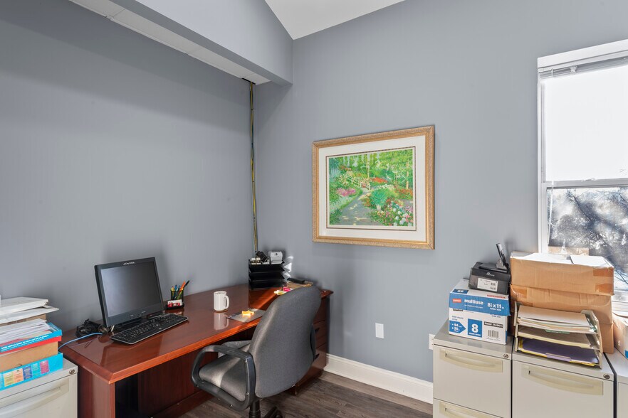 More Photos Of 21165 Whitfield Pl, Sterling Medical For Sale