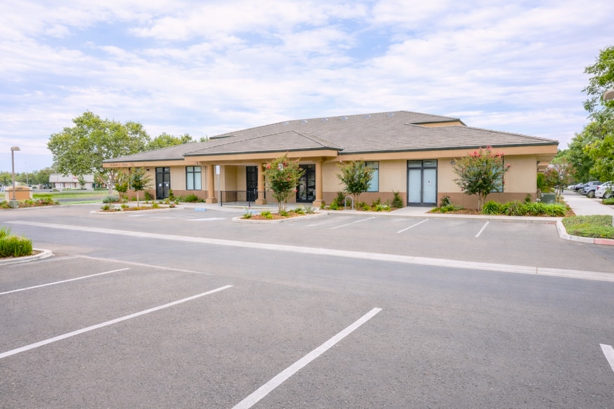 More Photos Of 1455 E G St, Oakdale Medical For Lease