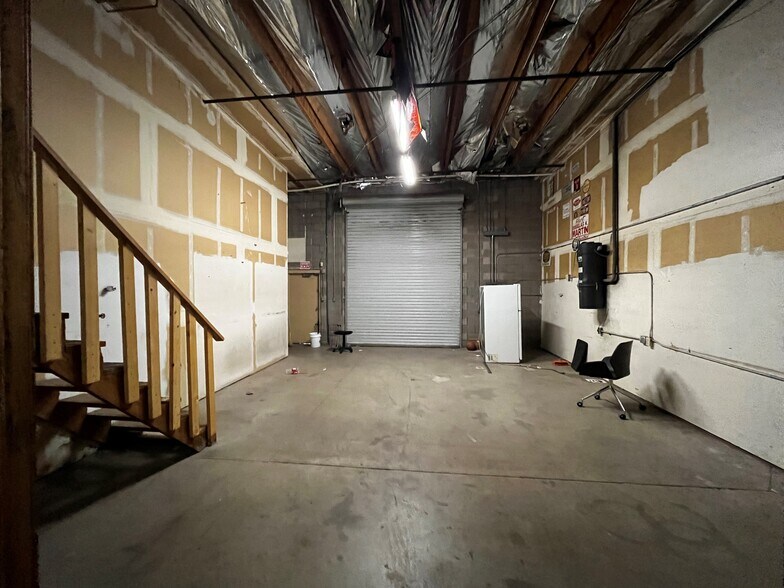 More Photos Of 206 W Julie Dr, Tempe Warehouse For Lease