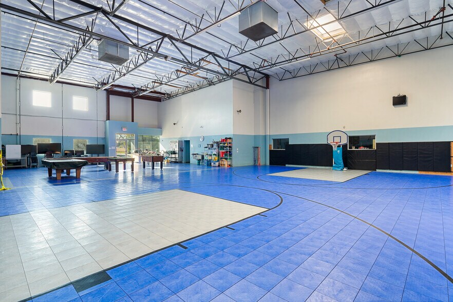 More Photos Of 5207 Young St, Bakersfield Industrial For Sale