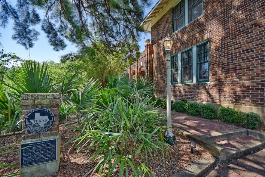 More Photos Of 1804 S Park St, Brenham Hospitality For Sale