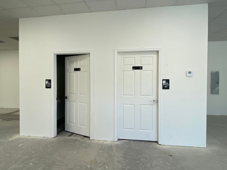 More Photos Of 13922 US Hwy 441/27, Lady Lake Freestanding For Lease