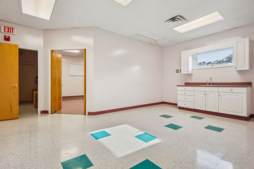 More Photos Of 43 Office Park Dr, Jacksonville Medical For Lease