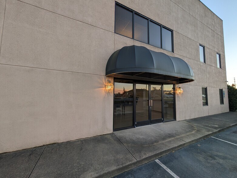 More Photos Of 4065 Powhatan Rd, Clayton Office For Lease