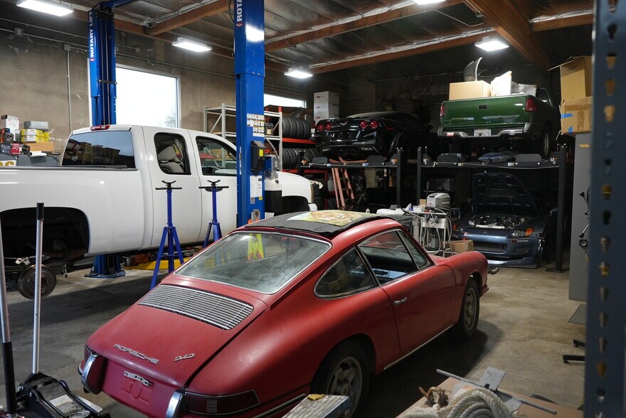 More Photos Of 18314 S Broadway St, Gardena Light Manufacturing For Lease