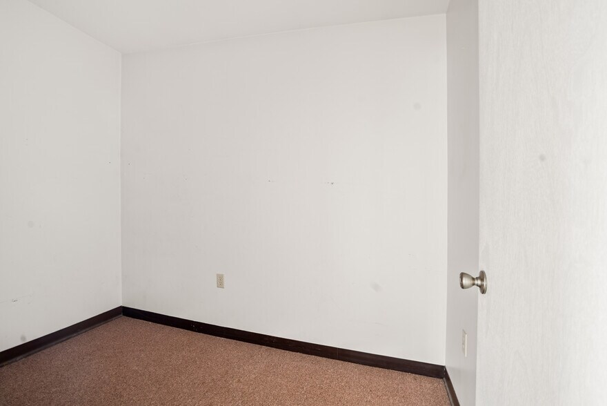 More Photos Of 234 Main St, Lincoln Park Storefront Retail Office For Lease