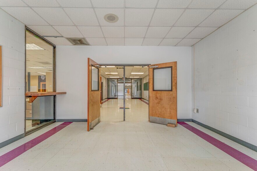 More Photos Of 13 Rome Rd SW, Cave Spring Office For Sale