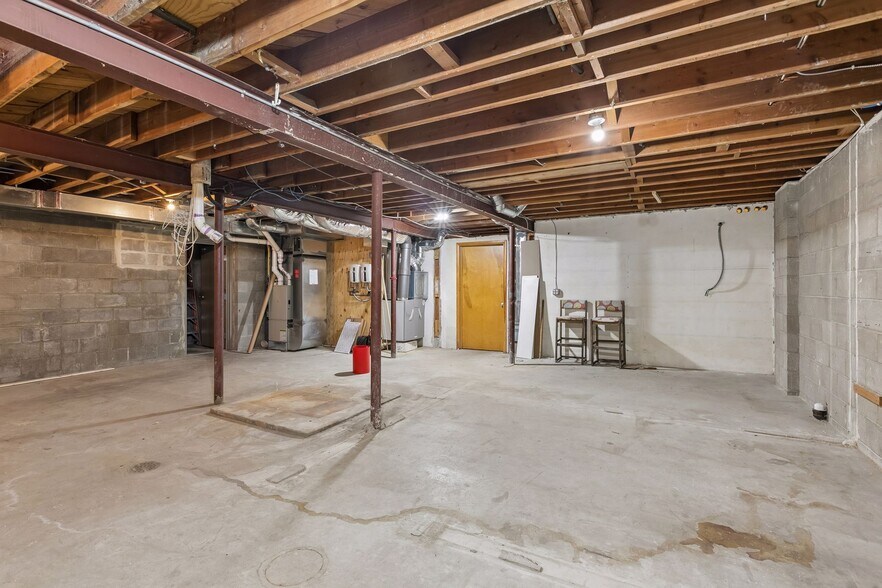 More Photos Of 901 NE 23rd Ave, Saint Anthony Office For Sale