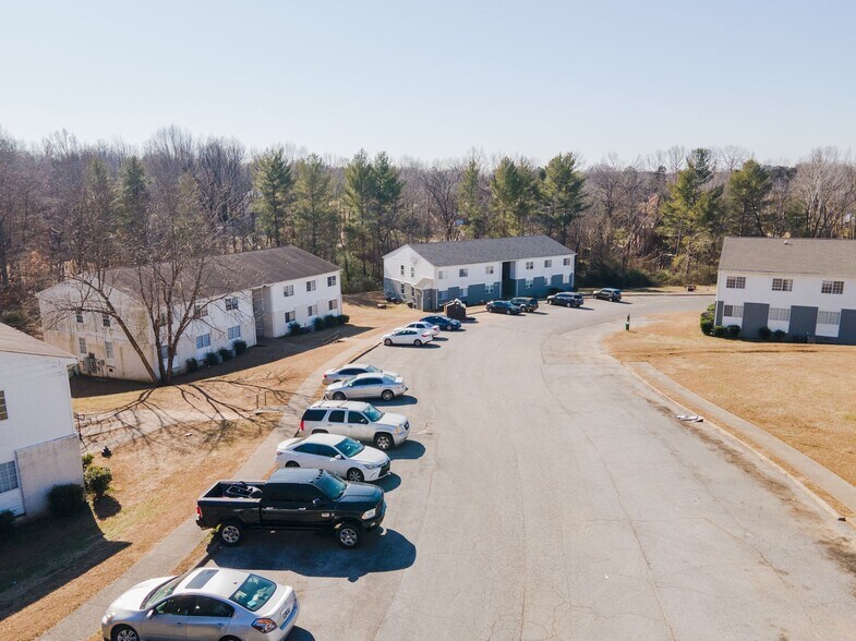 More Photos Of 1351 Avondale Dr, Clarksville Apartments For Sale