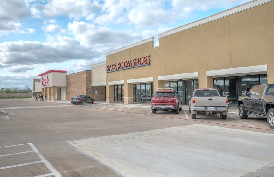 More Photos Of 4000 7th St, Bay City Unknown For Lease